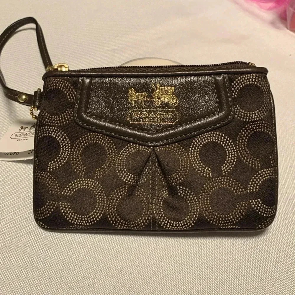 COACH Wristlet,NWT. - Picture 2 of 4
